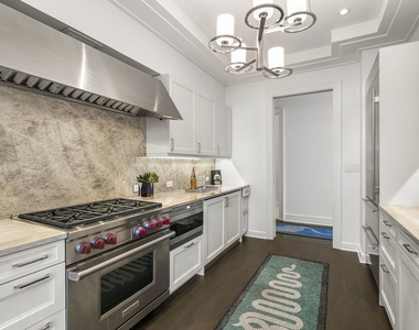 118 E Erie Street - Photo Thumbnail 7