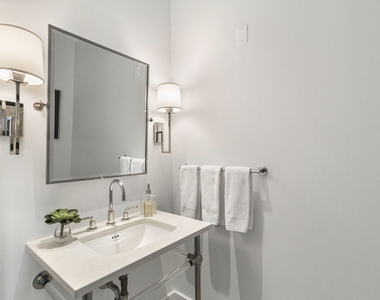 118 E Erie Street - Photo Thumbnail 11
