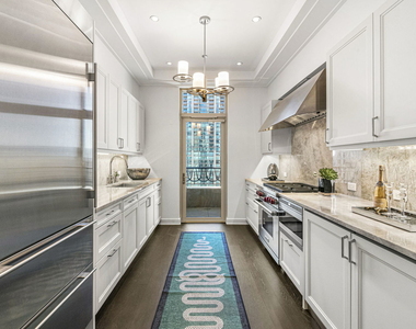 118 E Erie Street - Photo Thumbnail 6