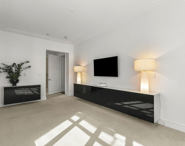 118 E Erie Street - Photo Thumbnail 14