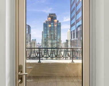 118 E Erie Street - Photo Thumbnail 9