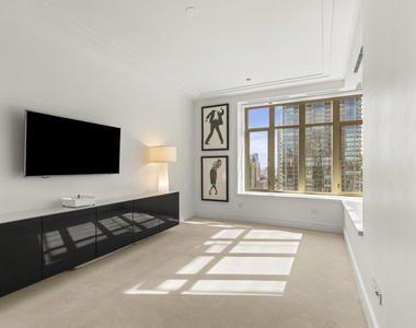 118 E Erie Street - Photo Thumbnail 13