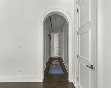 118 E Erie Street - Photo Thumbnail 5