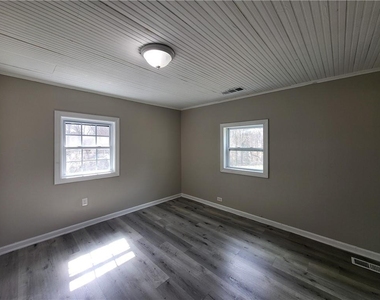 2308 Lakewood Avenue Sw - Photo Thumbnail 2