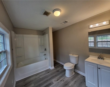 2308 Lakewood Avenue Sw - Photo Thumbnail 3