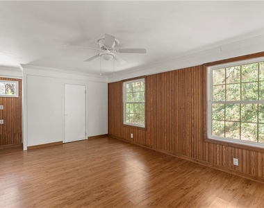 2866 Highland Drive Se - Photo Thumbnail 9
