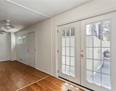 2866 Highland Drive Se - Photo Thumbnail 5