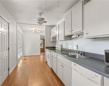 2866 Highland Drive Se - Photo Thumbnail 8