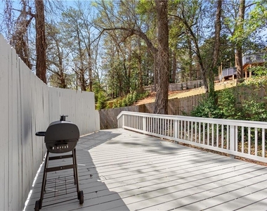 2866 Highland Drive Se - Photo Thumbnail 24