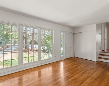 2866 Highland Drive Se - Photo Thumbnail 1