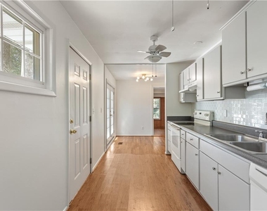 2866 Highland Drive Se - Photo Thumbnail 7