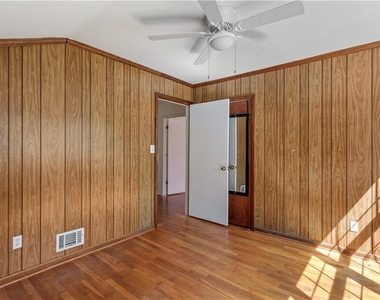 2866 Highland Drive Se - Photo Thumbnail 16