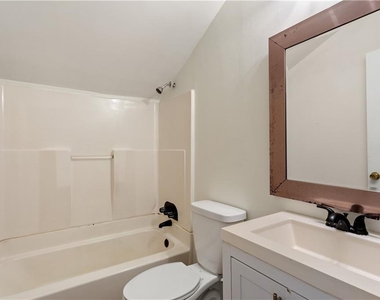 2866 Highland Drive Se - Photo Thumbnail 17
