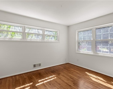 2866 Highland Drive Se - Photo Thumbnail 20