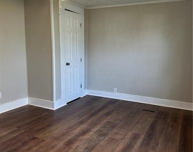 617 Cassville Road - Photo Thumbnail 12