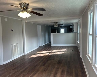 617 Cassville Road - Photo Thumbnail 7