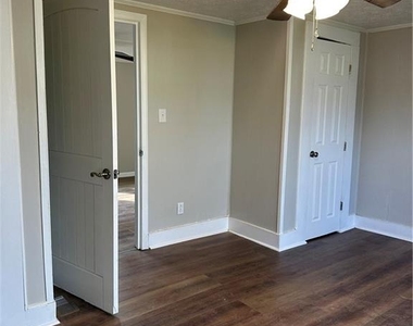 617 Cassville Road - Photo Thumbnail 11