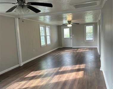 617 Cassville Road - Photo Thumbnail 8
