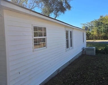 617 Cassville Road - Photo Thumbnail 4