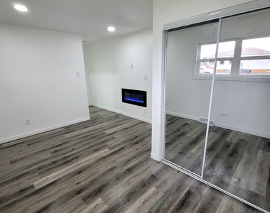 1125 Dallas Street - Photo Thumbnail 9
