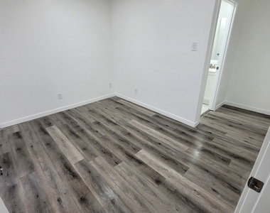 1125 Dallas Street - Photo Thumbnail 8
