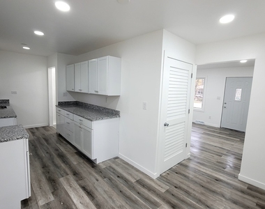 1125 Dallas Street - Photo Thumbnail 18