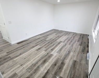 1125 Dallas Street - Photo Thumbnail 12