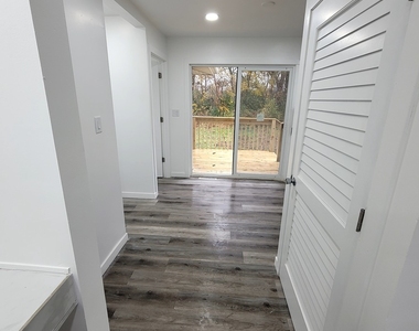 1125 Dallas Street - Photo Thumbnail 13