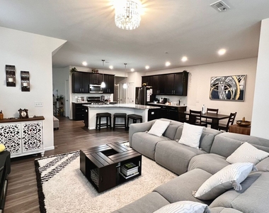 538 Watercress Drive - Photo Thumbnail 5