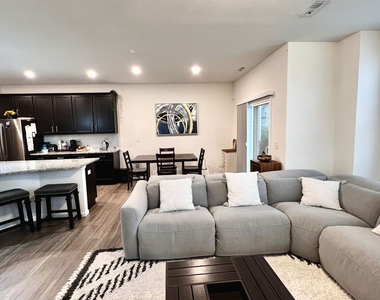 538 Watercress Drive - Photo Thumbnail 9