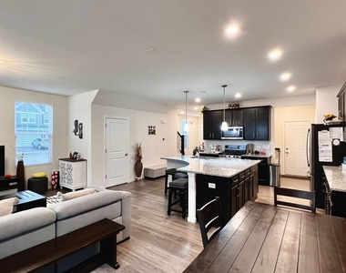 538 Watercress Drive - Photo Thumbnail 4