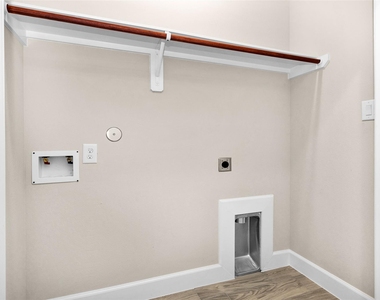 496 Golden Street - Photo Thumbnail 18