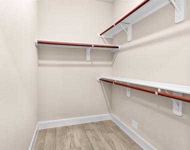 496 Golden Street - Photo Thumbnail 22