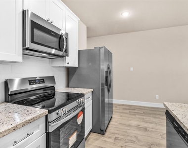 496 Golden Street - Photo Thumbnail 7