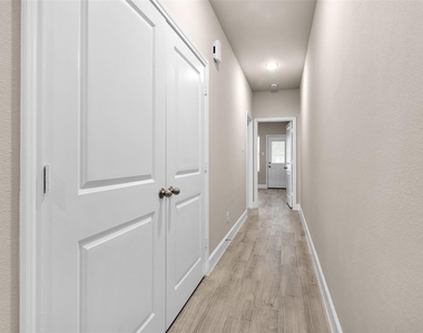 496 Golden Street - Photo Thumbnail 19