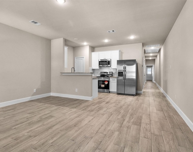 496 Golden Street - Photo Thumbnail 4