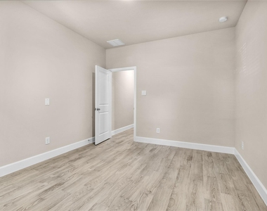 496 Golden Street - Photo Thumbnail 13