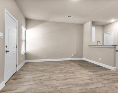 496 Golden Street - Photo Thumbnail 5