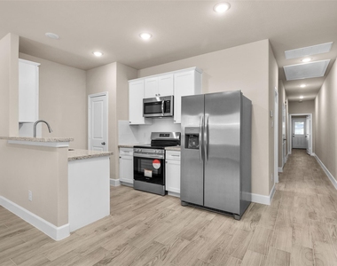 496 Golden Street - Photo Thumbnail 6