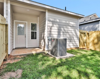 496 Golden Street - Photo Thumbnail 25