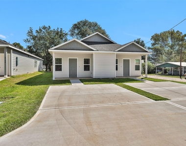 496 Golden Street - Photo Thumbnail 2