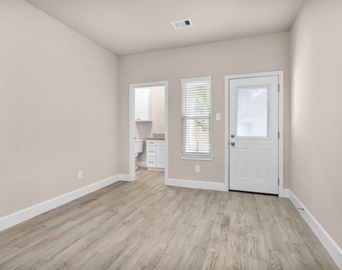 496 Golden Street - Photo Thumbnail 14