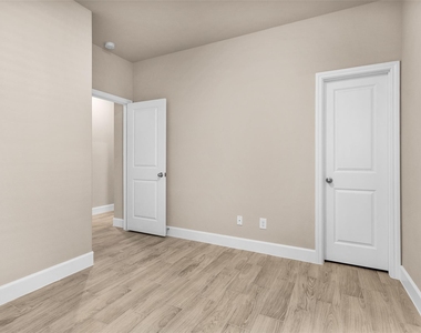 496 Golden Street - Photo Thumbnail 20