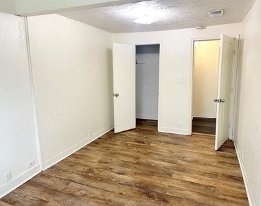 1005 Avenue E 1/2 - Photo Thumbnail 20