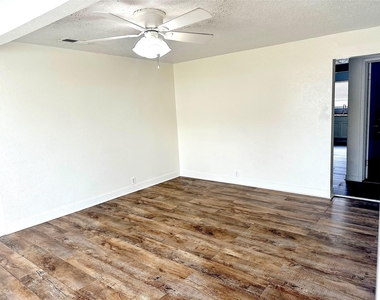 1005 Avenue E 1/2 - Photo Thumbnail 4