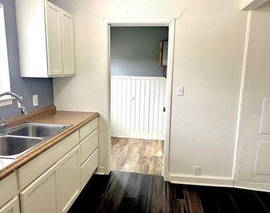 1005 Avenue E 1/2 - Photo Thumbnail 13