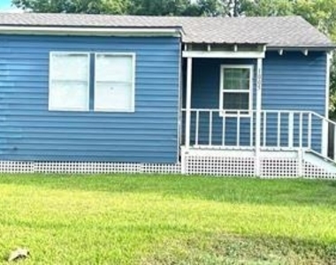 1005 Avenue E 1/2 - Photo Thumbnail 1