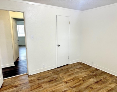 1005 Avenue E 1/2 - Photo Thumbnail 18