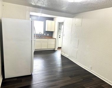 1005 Avenue E 1/2 - Photo Thumbnail 10