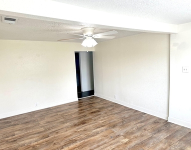 1005 Avenue E 1/2 - Photo Thumbnail 6